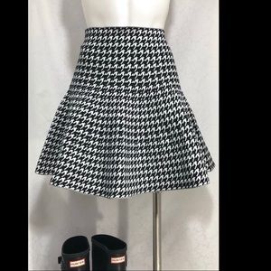 BNWT Houndstooth Flare Skirt - Black/white - Lg